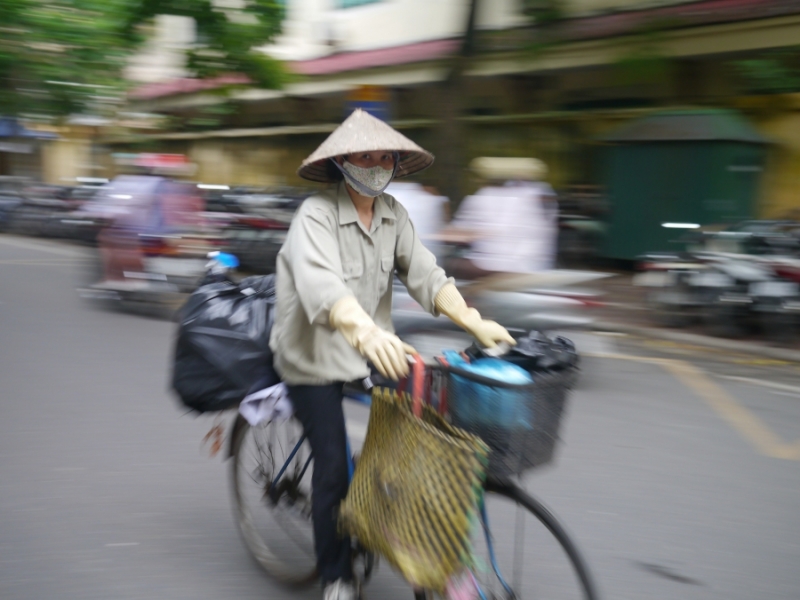 Cycliste et chapeau de paille[1]