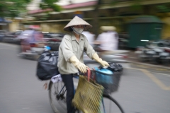 Cycliste et chapeau de paille[1]