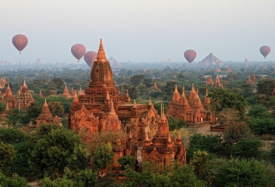 Air Bollooning over Bagan