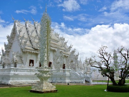 white templs chiang rai